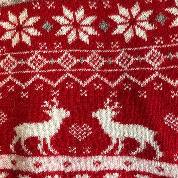 H&M girls red and white sweater. Size 6-8 - Picture 7 of 8